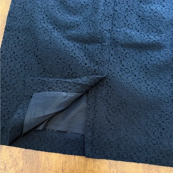 Banana Republic Pencil Skirt EUC size 4 black lace skirt - Picture 5 of 7